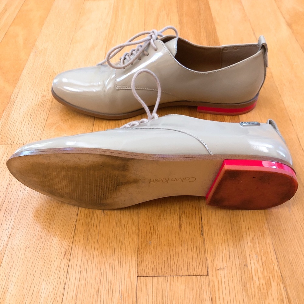 Calvin Klein ‘Camella’ Oxford in beige - Picture 2 of 4